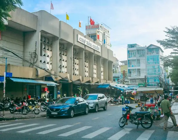 Khám Phá Chợ Xóm Chiếu Quận 4: Thiên Đường Ẩm Thực Bình Dân Không Thể Bỏ Lỡ Khám Phá Chợ Xóm Chiếu Quận 4: Thiên Đường Ẩm Thực Bình Dân Không Thể Bỏ Lỡ