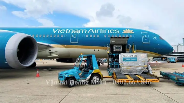Dịch Vụ Gửi Hàng Máy Bay Hỏa Tốc: Quy Trình Và Bảng Giá Cước Mới Nhất Dịch Vụ Gửi Hàng Máy Bay Hỏa Tốc: Quy Trình Và Bảng Giá Cước Mới Nhất
