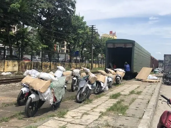 Kinh Nghiệm Gửi Xe Máy Bằng Tàu Hỏa: Quy Trình, Thủ Tục Và Bảng Giá Chi Tiết Kinh Nghiệm Gửi Xe Máy Bằng Tàu Hỏa: Quy Trình, Thủ Tục Và Bảng Giá Chi Tiết