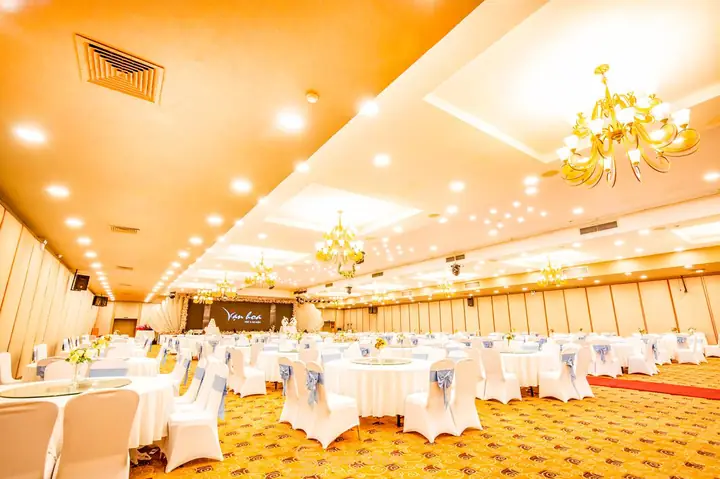 Trung Tâm Tiệc Cưới Vạn Hoa Lê Đức Thọ: Thông Tin Chi Tiết Và Dịch Vụ Tổ Chức Sự Kiện Trung Tâm Tiệc Cưới Vạn Hoa Lê Đức Thọ: Thông Tin Chi Tiết Và Dịch Vụ Tổ Chức Sự Kiện